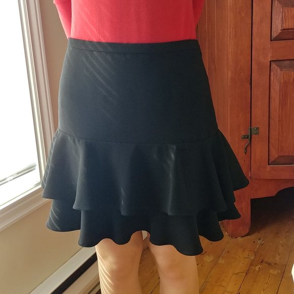 classic black skirt - Picture 1 of 3